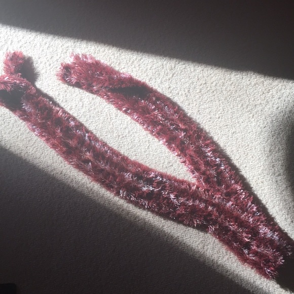 Woman’s scarf - Picture 2 of 3